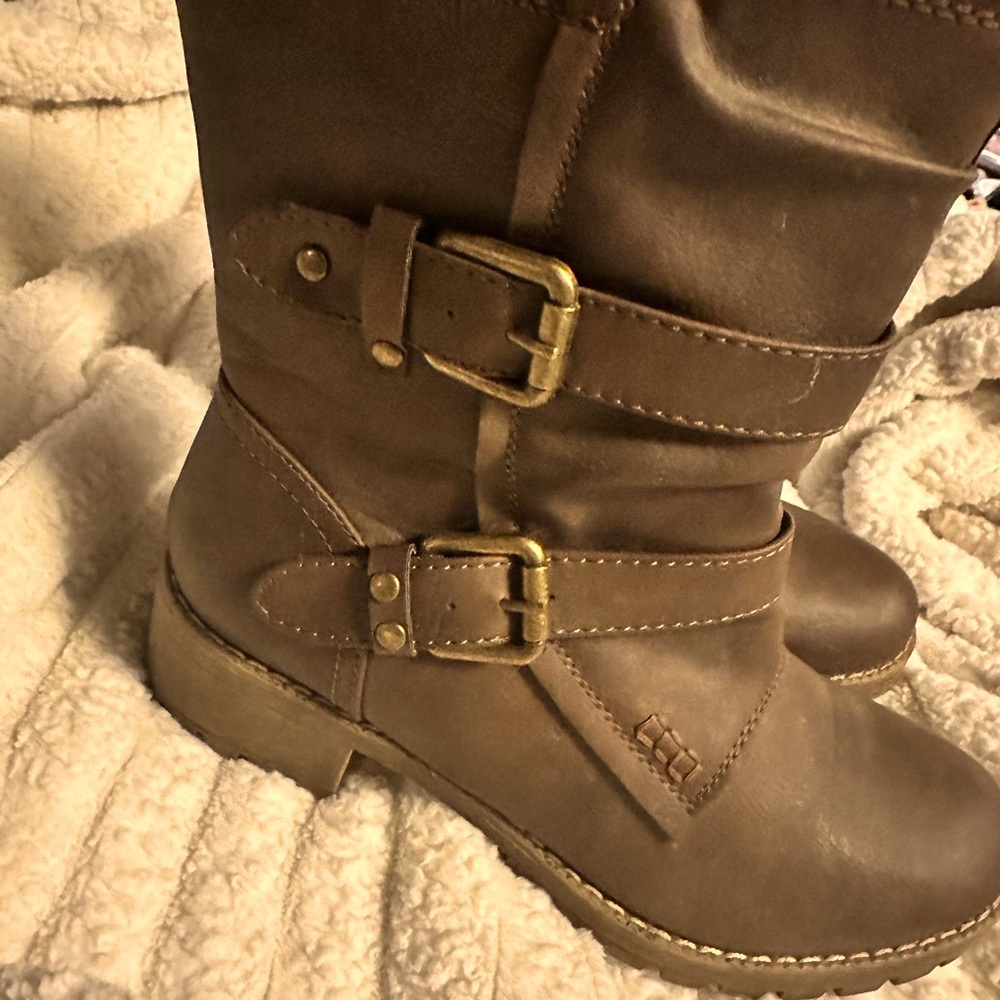 Brand new brown boots